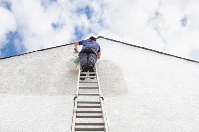 Peinture extérieure au Clat — façades et ravalement